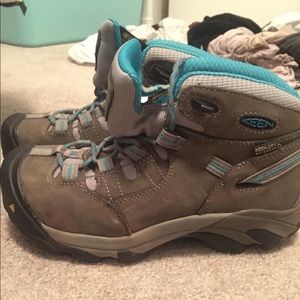 Keens hiking boots